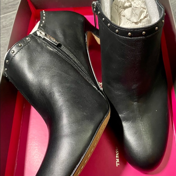 Vince Camuto Channa Bootie - Picture 4 of 10